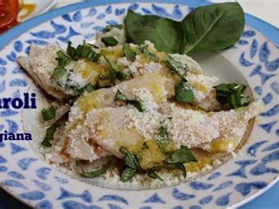 Testaroli on the cast-iron testo, food photograph 3